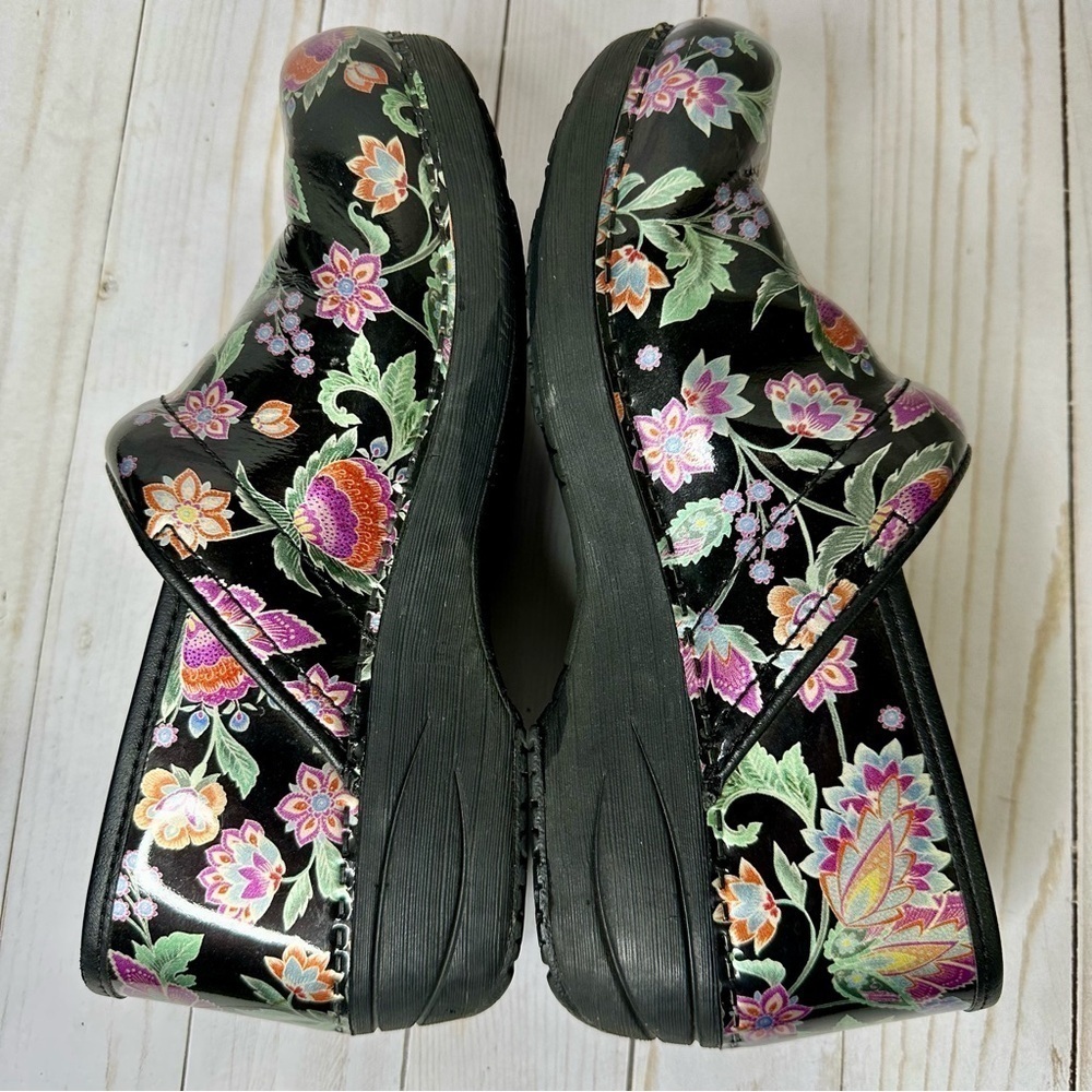 Dansko XP 2.0 Paisley Floral Patent - Picture 9 of 14
